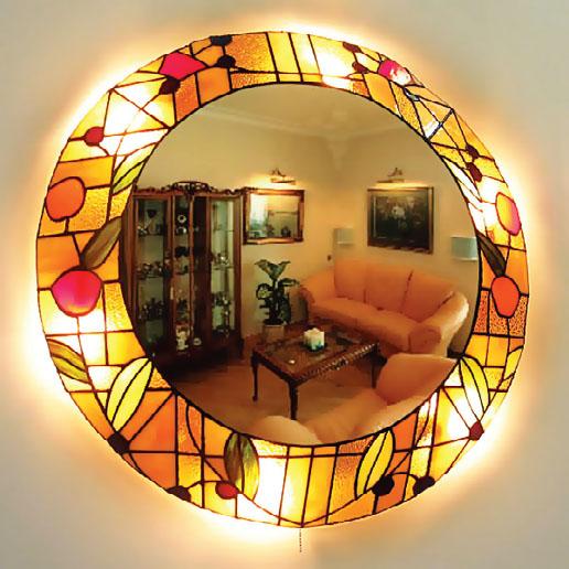 Витражное зеркало в гостиной Витражное зеркало в гостиной