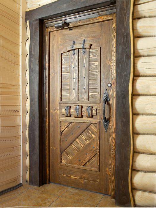 Эстетическая составляющая деревянной входной двери