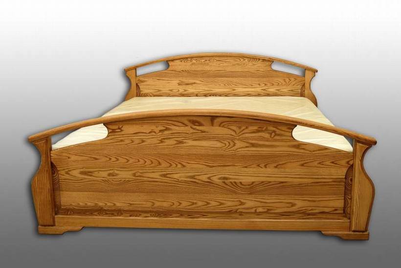Деревянная кровать для простого интерьера