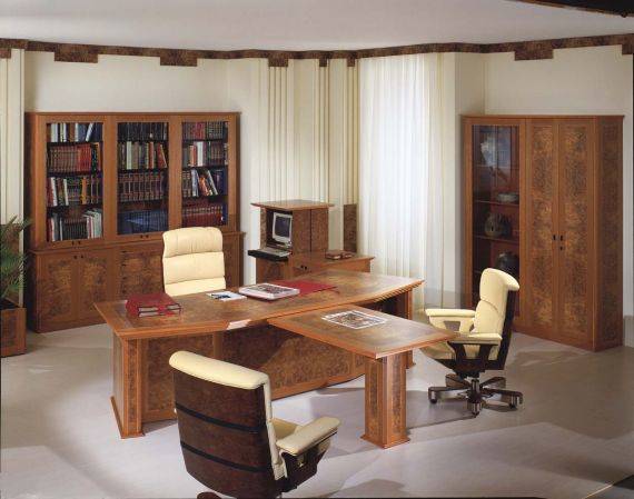 Офисная мебель в кабинете руководителя