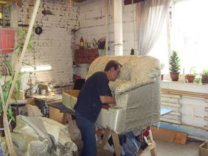 Реставрационные работы у себя дома: перетягиваем кресло