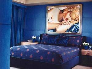 Современный дизайн спальни в голубых тонах