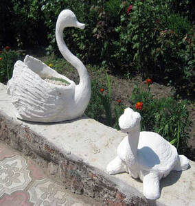 Гипсовый лебедь-кашпо в вашем саду и на веранде