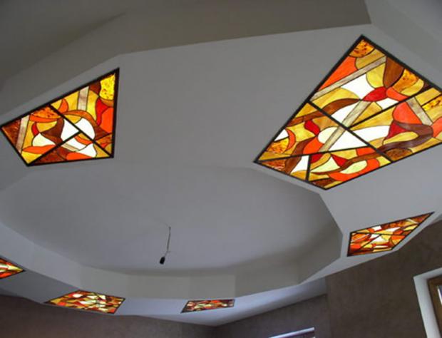 Виражная вставка под гипсокартонным потолком