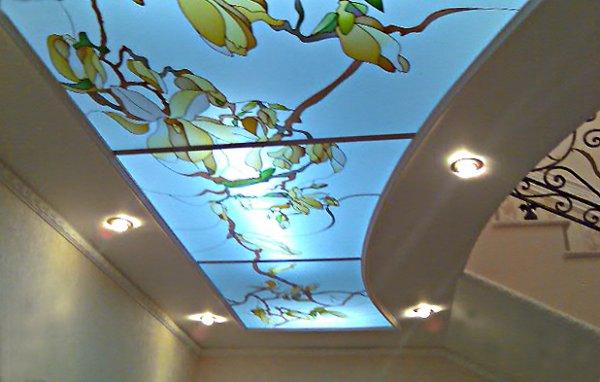 Витражный потолок для холла большого дома