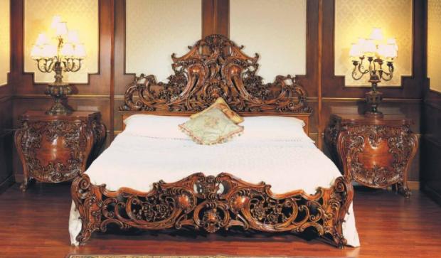 Шикарная кровать в стиле современного барокко