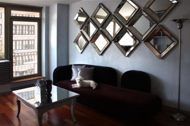 Зеркальная композиция на стене