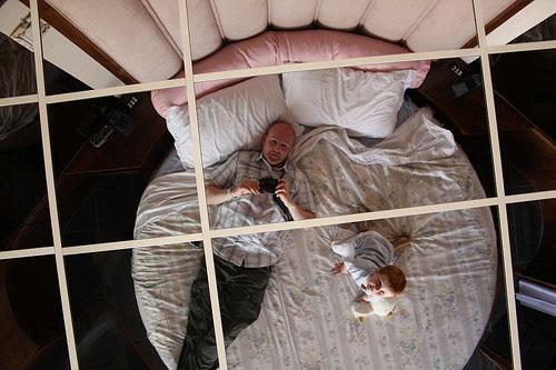 Зеркало на потолке как подвесная конструкция