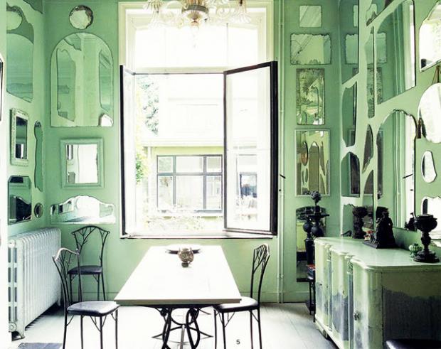 Зеркала на перпендикулярной окну стене