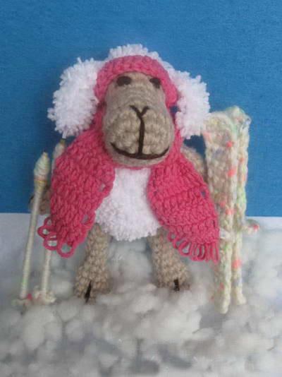 Новогодние игрушки крючком: овечка-гонщица