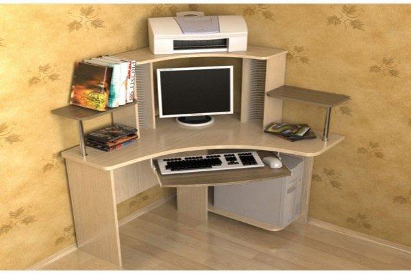 Компьютерный стол и стол под принтер