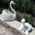 Гипсовый лебедь-кашпо в вашем саду и на веранде
