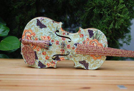 Предмет интерьера ар-деко: реставрированная скрипка