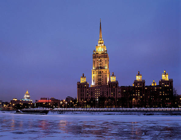 Сталинская высотка в Москве фото 1