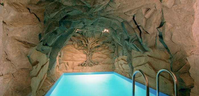 Искусственный камень в отделке домашнего бассейна