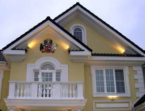 Фасадный декор из пенополистирола – доступная красота вашего дома 