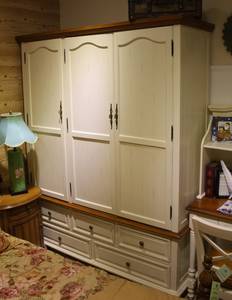 Мебель для дома: шкаф в стиле прованс